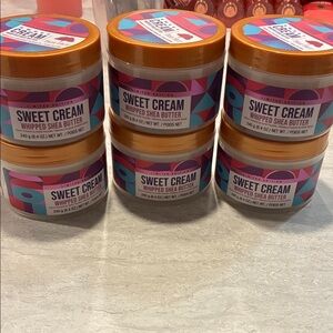 Tree Hut Long-Lasting Hydration Cream with Orange Lid